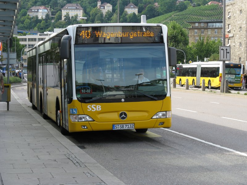 Der nagelneue O530GII 7132 hlt gerade als linie 40 am Hauptbhanhof,08.08.08