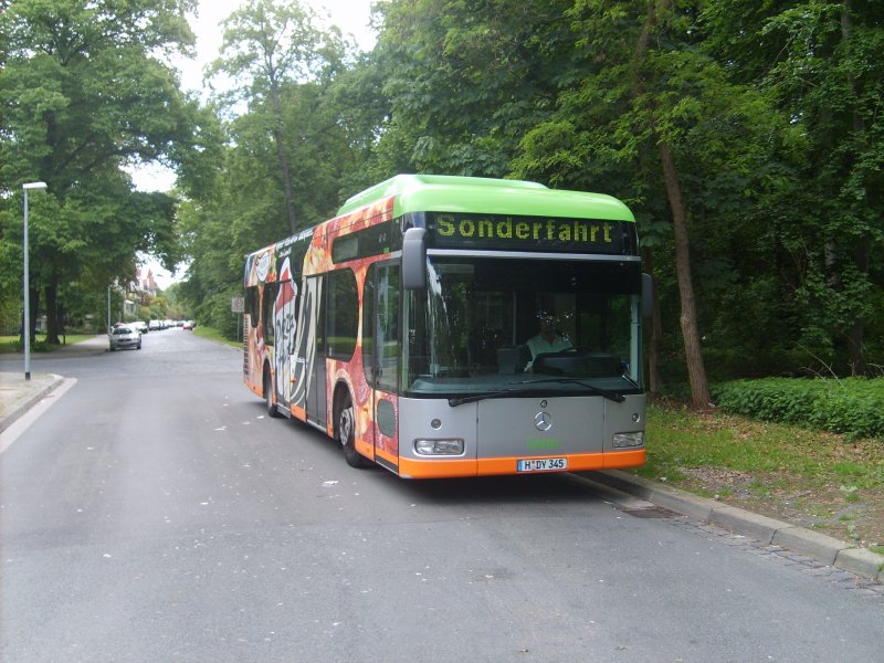 Der PizzaHut-Bus steht am 17.5.07 als Sonderfahrt am Pferdeturm. Gru an den Netten Busfahrer der die Anschrift dran gemacht hat.