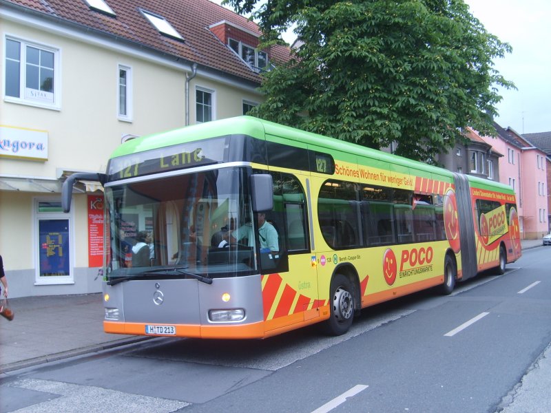 Der Poco-Bus steht am 9.7.07 als Buslinie 127 an der Haltestelle Meyers Garten