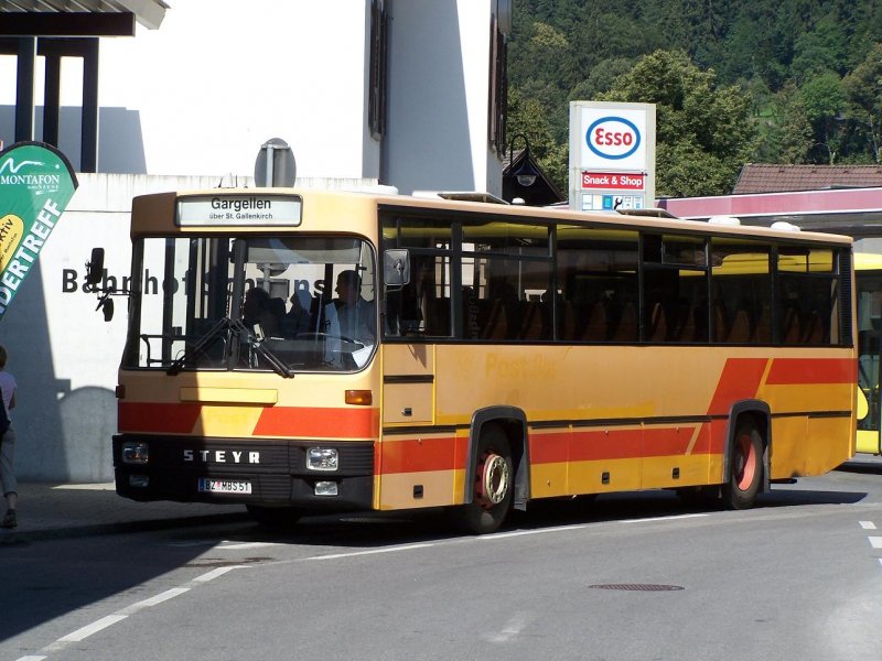 Der Steyer/Volvo Nr 51 am Bahnhof Schruns am 20/08/09.