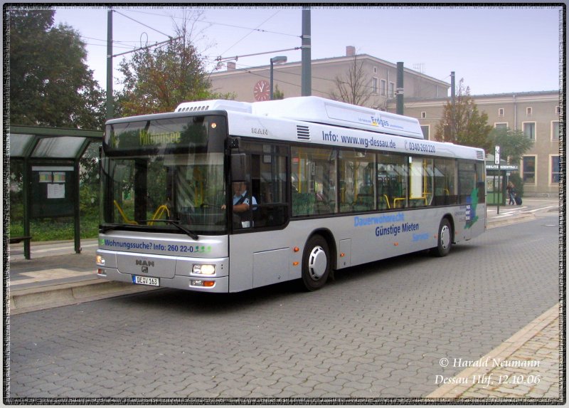 Dessau Hbf: Erdgasbus MAN NL A21, 12.10.06.