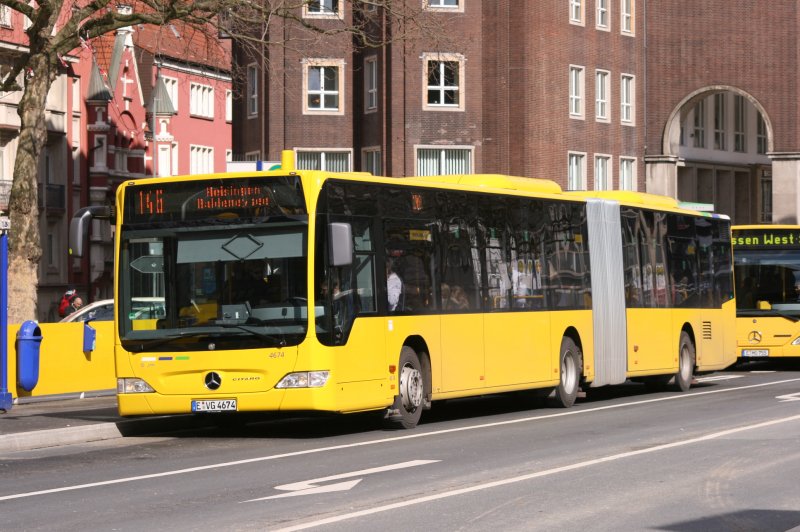 Die EVAG hat 2008 neue Spurbusse erhalten.
Im Februar 2009 konnte ich EVAG 4674 (E VG 4674) am  Essener HBF aufnehmen. 
