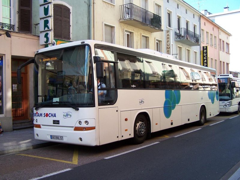 Die Firma Briam Socha benutzt auch diesen VH 915TL auf der Linie 5.