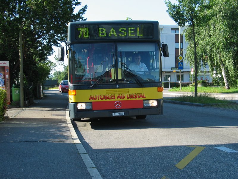 Die Linie 70 der AAGL verbindet Reigoldswil mit Basel
haltestelle Augst