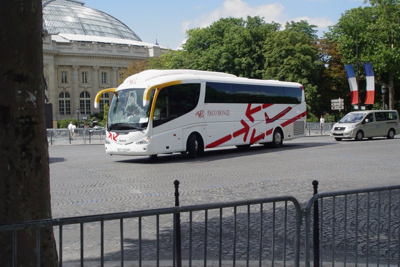 Diesem MAN Reisebus aus Spanien begegnete ich am 15.07.2009 in Paris auf den Champs-Elyses in Hhe des Grand Palais