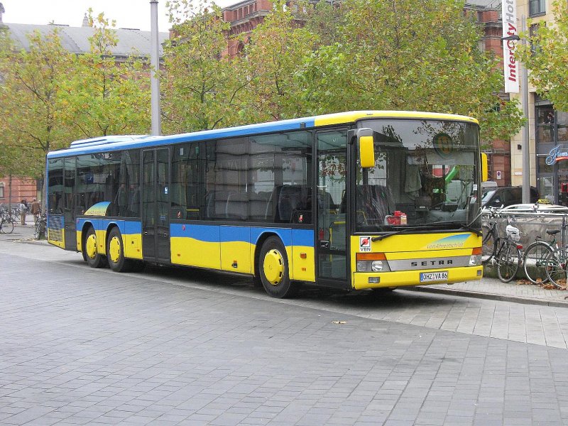 Dieser schne 15Meter-Setra (S319NF) fhrt auf der Linie 670 Worpswede-Bremen ZOB mit drei weiteren Bussen dieses Typs. Die Firma v.Ahrenthschildt fhrt im Auftrag der EVB auf dieser Linie. Foto:03.11.2008