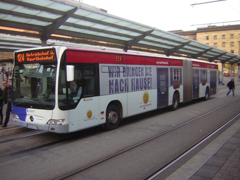 Dieses Foto zeigt einen Citaro Gelenkbus der Firma Saarbahn und Bus am Hauptbahnhof in Saarbrcken. Die Aufnahme des Fotos war der 20.10.2009.