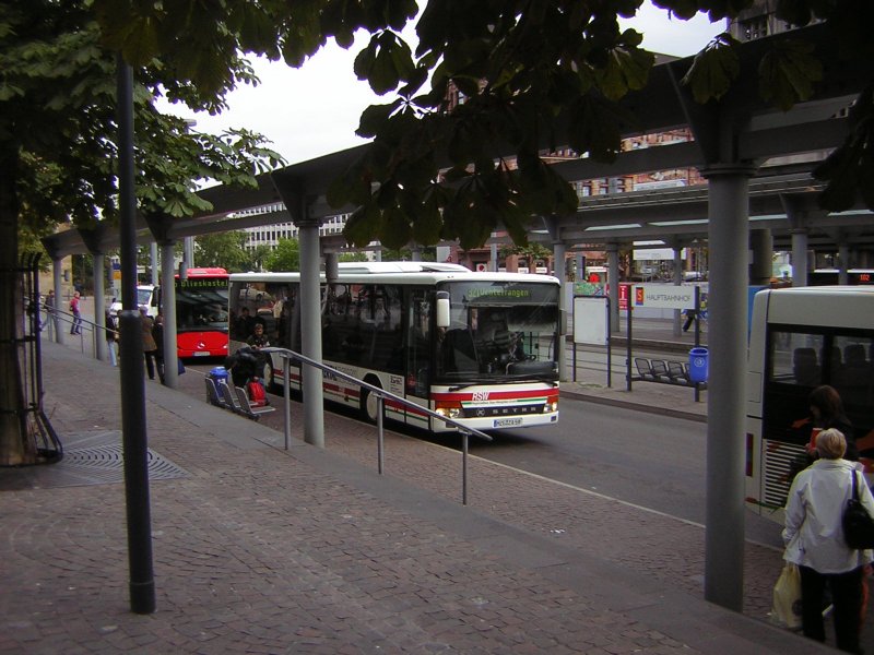 Dieses Foto zeigt einen Setra der Firma Ruwertal Reisen.Leider ist das Fahrzeug etwas verdeckt, aber ich finde das Bild als sehr Interessant, da noch ein Mercedes Bus der Firma Mandelbachtal Reisen gut zu erkennen ist.Auch dieses Foto habe ich am 15.09.2009 am Hauptbahnhof in Saarbrcken aufgenommen.