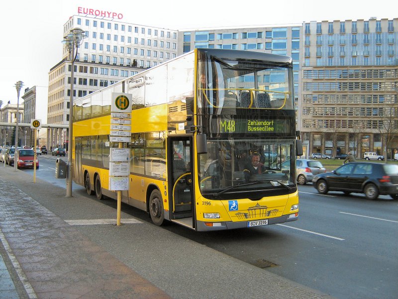 Doppeldeckerbus 3196 der BVG an der Hst. Potsdamer Platz, 10.1.2007