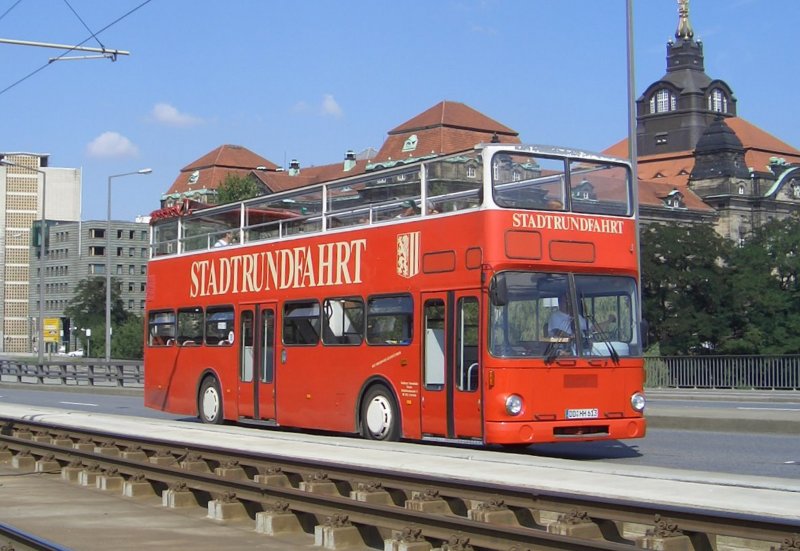 Doppeldeckerbus fr Stadtrundfahrten, Dresden Sommer 2005