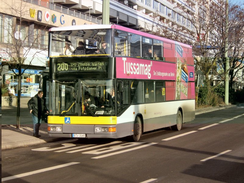 Doppelstockbus im Linienverkehr der BVG an der Hst. Marienkirche in Berlin - 10.1.2008