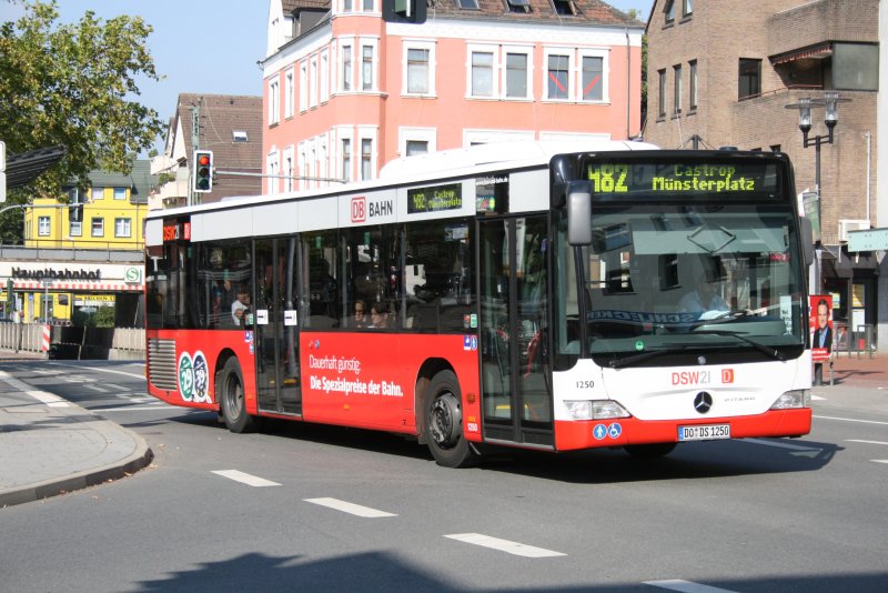 DSW 21  1250 (DO DS 1250) mit Linie 482 nach Castrop Mnsterplatz am HBF Castrop Rauxel.
Werbung: DB Dauerspezial 
28.9.2009