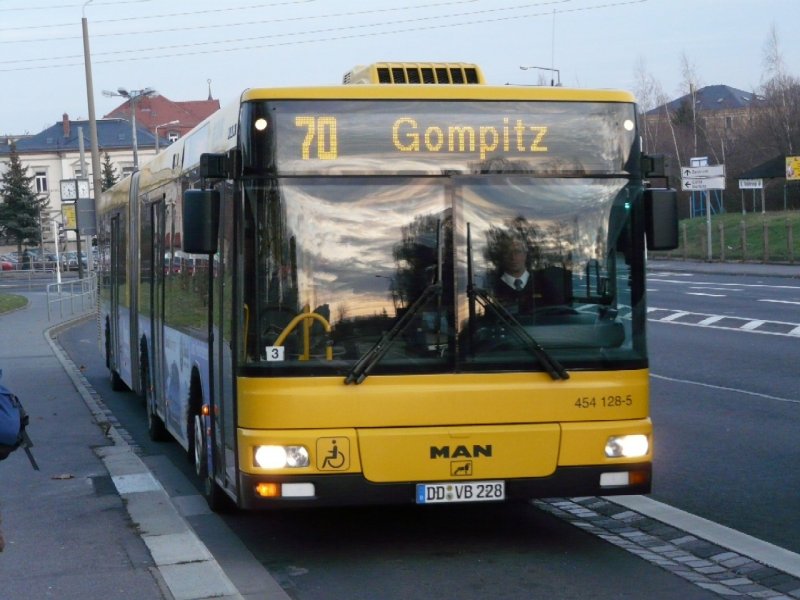 DVB - MAN Gelenkbus DD:VB 228 454128-5 unterwegs auf der Linie 70 am 08.10.2008