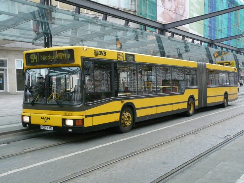 DVB - MAN Gelenkbus DD:VK 451 454101-0 unterwegs auf der Linie 94 am 10.12.2008