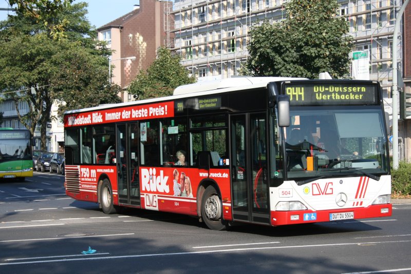 DVG 504 (DU DV 5504) auf der Linie 944 nach Duisburg Duissern Werthacker vor dem HBF Duisburg.
Werbung: Mbel Rck
28.9.2009 