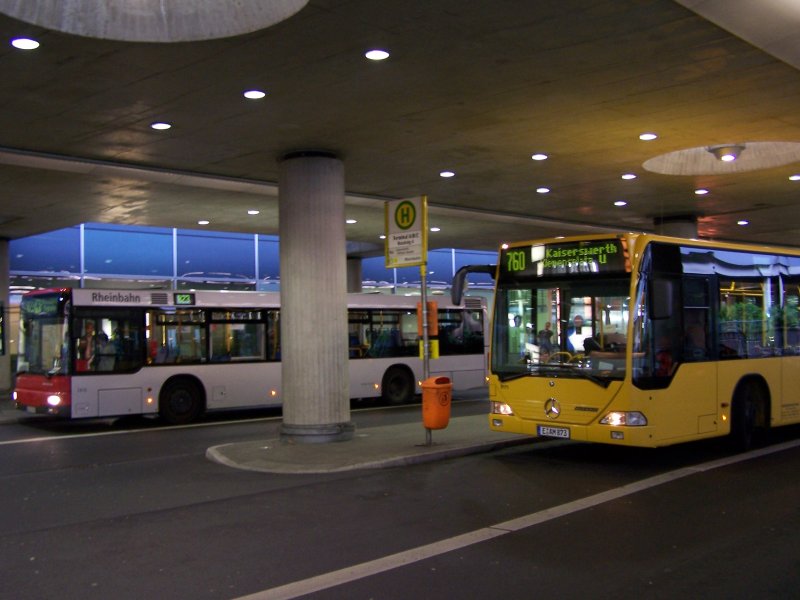 E AM 873 Flughafen Dsseldorf als Line 760 Sub der Rheinbahn und Rheinbahnwagen Line 823