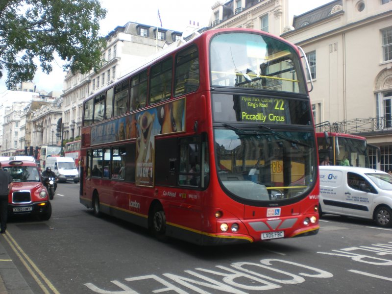 Ein Arriva-Doppeldecker auf der Linie 22 nach Piccadilly Circus in der Regent Street.
