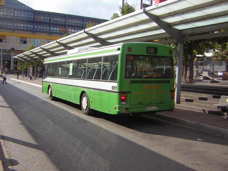 Ein Bus der Firma Klos aus Neunkirchen Saar fhrt als Linie 330 am Hauptbahnhof vor.