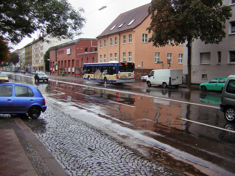 Ein Citaro mit Bckerei Werbung in der Heuduckstrae von Saarbrcken.