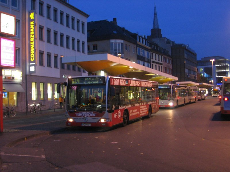 Ein Citaro der SWB mit Werbung steht am 28.10.2007 als Linie 624 von Gielgen nach Rttgen in Bonn.