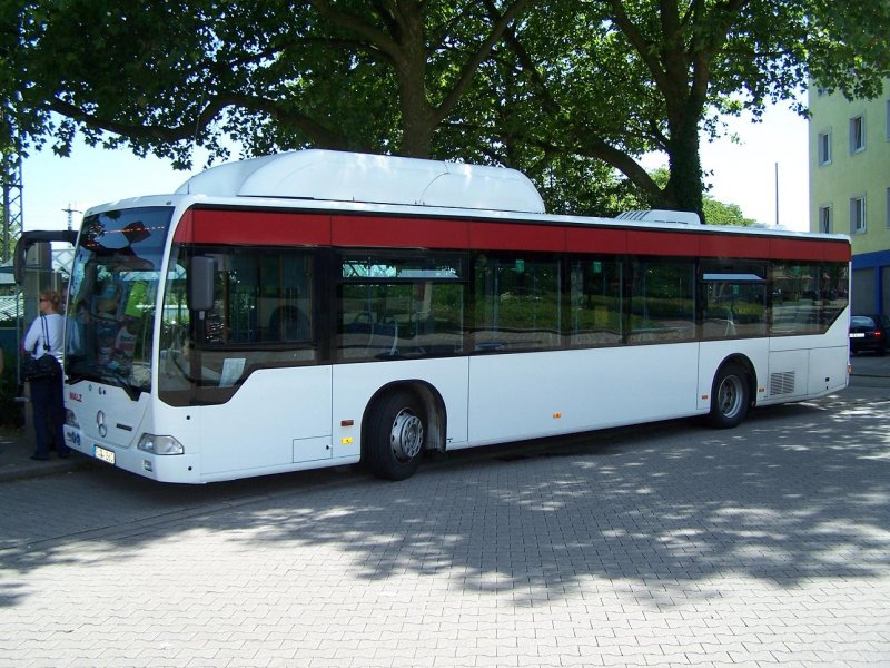 Ein Citaro  CNG vor dem Bahnhof Rastatt am 17/06/09.