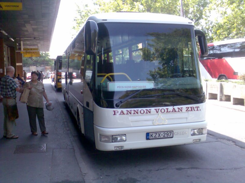 Ein Credo EC12 Überlandbus in Pécs. Dieser Bus wurde in Ungarn produziert, nach der Licence von  SOR .