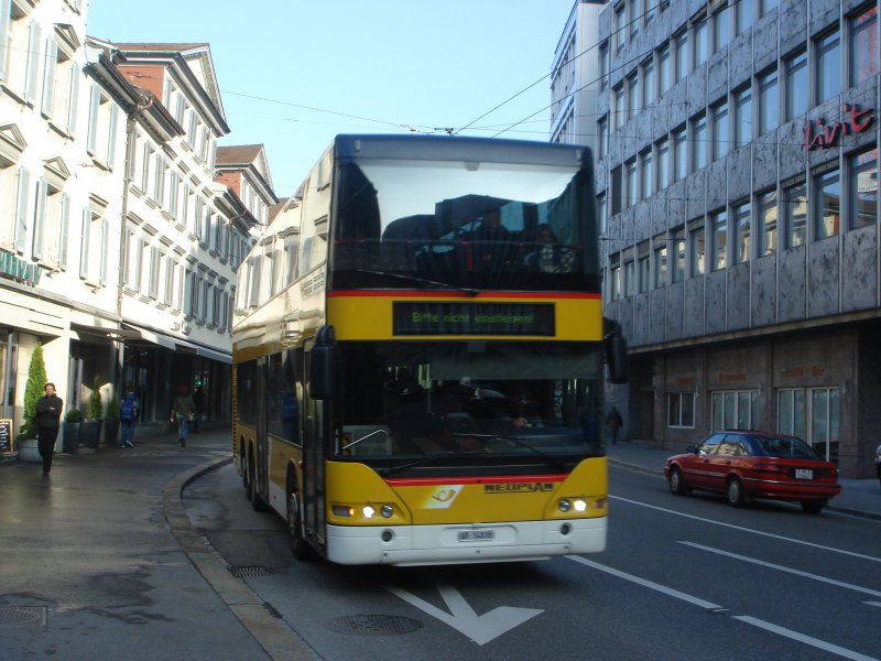 Ein Doppeldecker der Neoplan unterwegs in St. Gallen. Der Bus fhrt bis St. Gallen Bahnhof, seine Endstation.