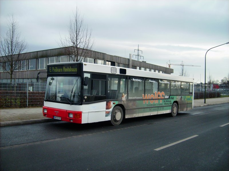 Ein ex Rostocker hat ein zweites Leben hier bei der VG Breitenbach in Hamm als Wagen VGB 11 erhalten. Aufgenommen an der Konrad-Adenauer-Realschule in Hamm-Rhynern.