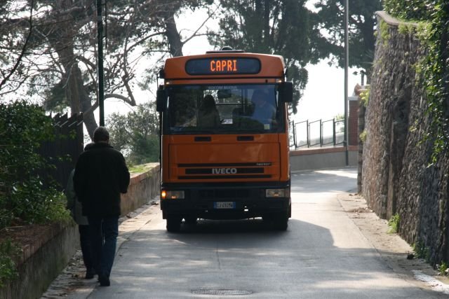 Ein Iveco Tector auf dem Weg von Marina Piccola nach Capri Centro; 20.08.2008