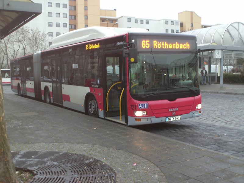 Ein Lion´s City(No.721) auf der Linie 65,einer der Stammlinien der Lion´s City-Gelenker,in rthenbach,28.12.07