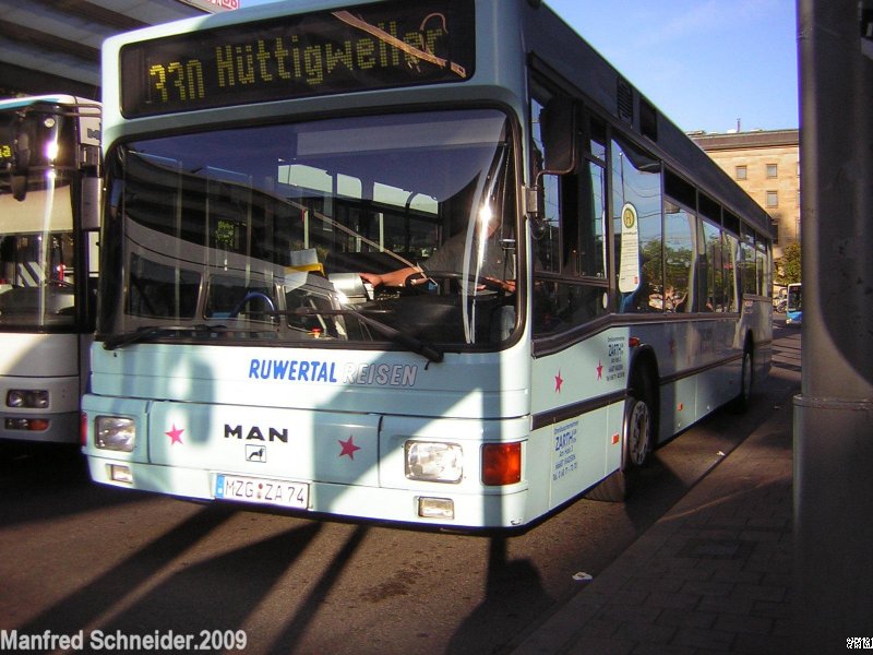 Ein MAN-Bus der 1.Generation am Hauptbahnhof Saarbrcken. Das Foto wurde am 11.09.2009 aufgenommen.