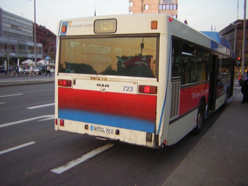 Ein MAN Erdgas Bus. Das Foto wurde am 08.09.2009 auf der Wilhelm Heinrich Brcke aufgenommen.