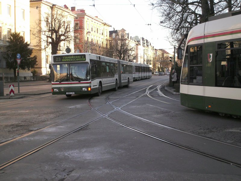 Ein MAN NG 272 biegt zum K ein ,Frhjahr 2008,Linie 23.