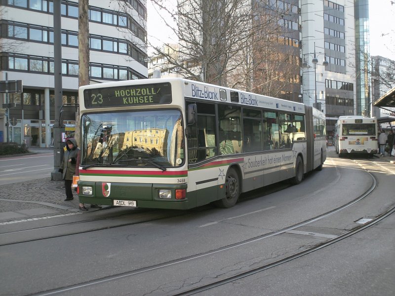 Ein MAN NG 272(3468) hlt als Linie 23 am Knigsplatz,Frhling 2008.