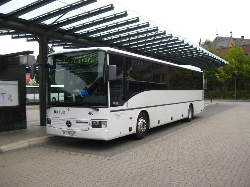 Ein Mercedes-Benz O 550 Integro der Regionalbus Braunschweig GmbH am ZOB in Goslar kurz vor der Abfahrt nach Clausthal-Zellerfeld.