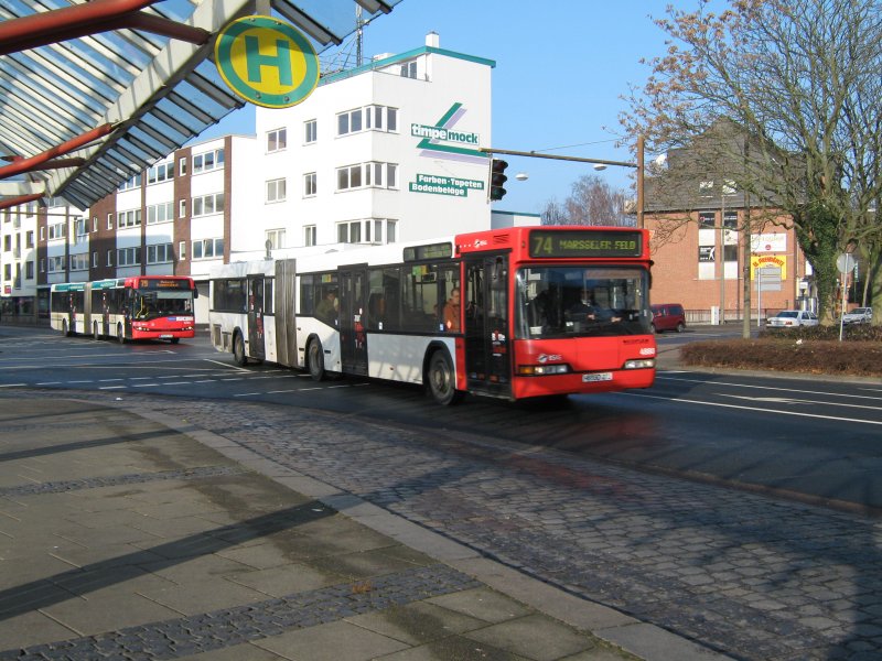 Ein nackter Neoplan N4021 des Baujahres 1994/95. Diese Busse sind leider immer seltener anzutreffen, da sie im Alter von 14-15 Jahren leider ausgemustert werden mssen. 