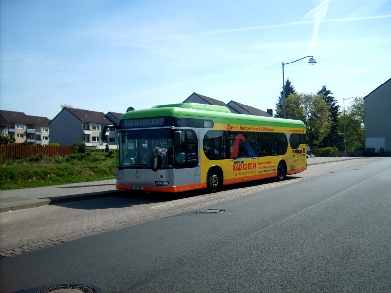 Ein O530 CNG steht am 22.4.07 als Buslinie 470 an der Haltestelle Bahnhof Langenhagen/Mitte