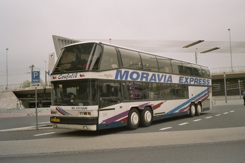 Ein seltener Gast in Rotterdam ein Megaliner am Hafen der Fa.Maravia-Express
