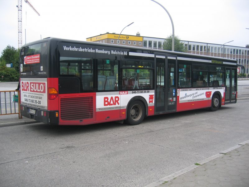 Ein VHH-Bus am Bahnhof Bergedorf, der gleich die Fahrgste an verschiedenen Haltestellen bringen kann.