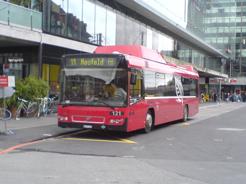 Einer der ersten, kleineren Gasbusse. Aufgrund des Bahnhofplatzumbaus auf der Linie 11 im Einsatz.