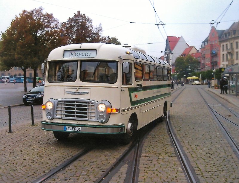 ERFURT Domplatz. Histor. Bus der EVAG, 2006