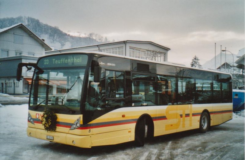 Erster Tag fr die STI in das Teuffenthal: STI Thun Nr. 5/BE 102205 Van Hool (ex Moser, Teuffenthal; ex Burri, Teuffenthal) am 14. Dezember 2008 Steffisburg, Ziegelei