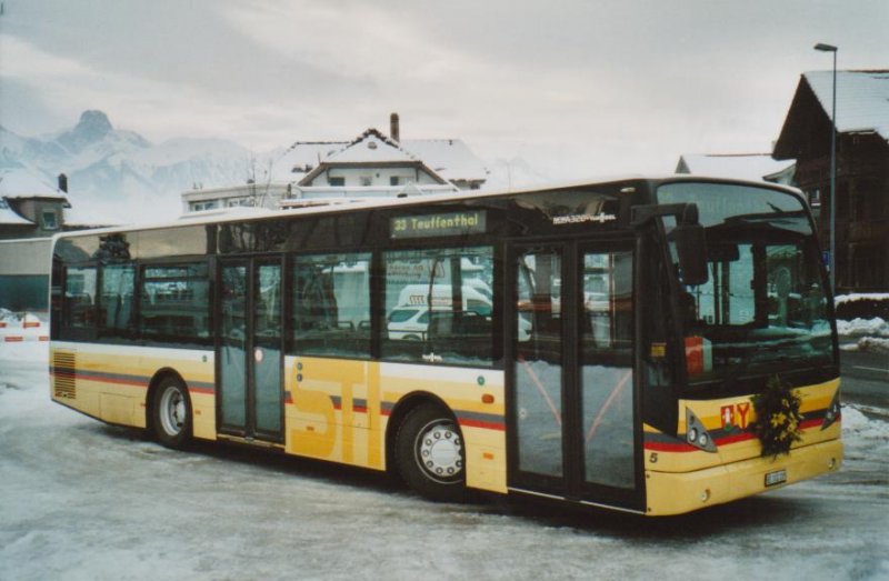 Erster Tag fr die STI in das Teuffenthal: STI Thun Nr. 5/BE 102205 Van Hool (ex Moser, Teuffenthal; ex Burri, Teuffenthal) am 14. Dezember 2008 Steffisburg, Ziegelei