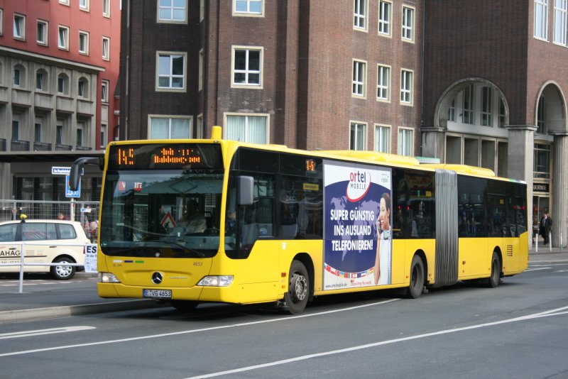 EVAG 4653 mit Werbung fr Ortel Mobile mit dem 145 nach Heisingen Baldeneysee am HBF Essen.
21.10.2009