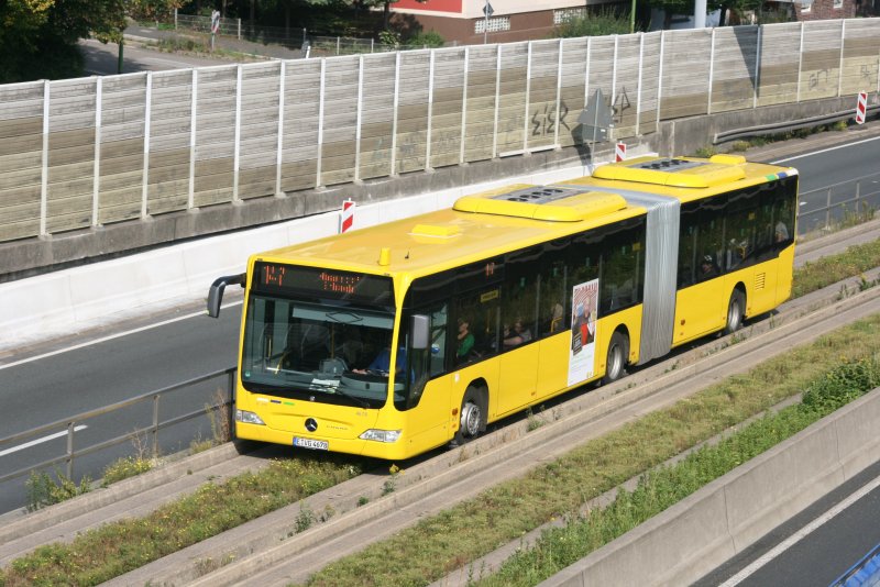 EVAG 4678 auf der Spurbusstrecke auf der A40 zwischen Wasserturm und Essen Kray.
18.9.2009