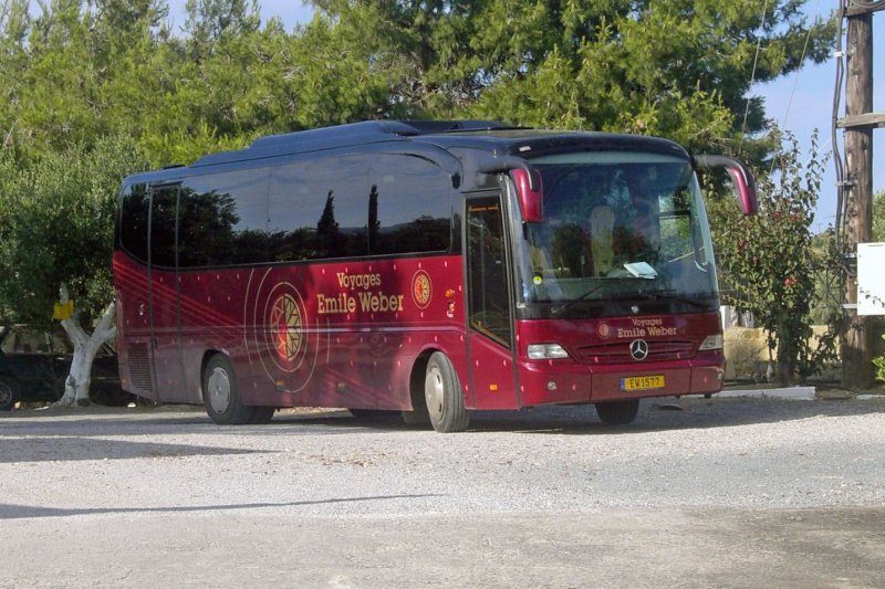 EW 1577  -  Mercedes-Benz O 510 (Tourino) von Weber, Canach (L). 
Hier steht der Bus am 07.06.2008 am Hotel Amalia in Methoni (Griechenland, sdliche Peloponnes). 