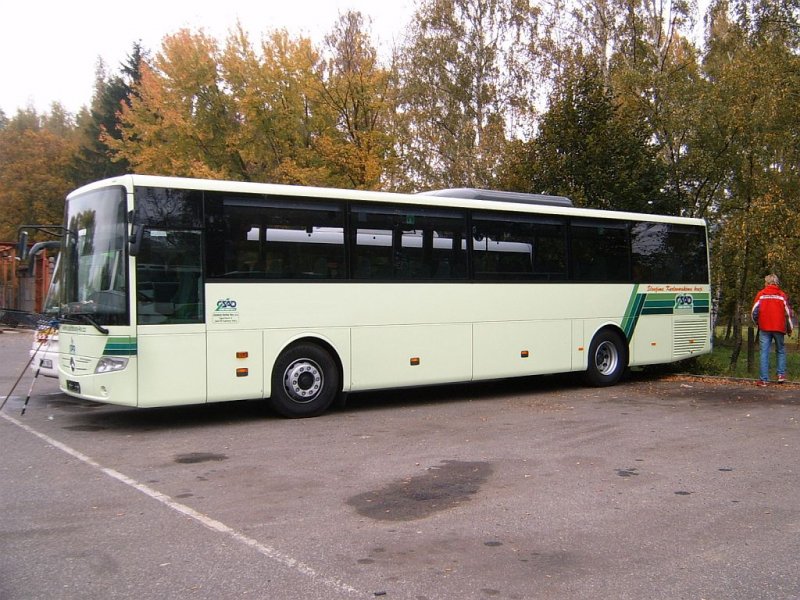 Fabrikneue MB Intouro (trkische Version von Integro fr Osteuropa) von Autobusy Karlovy Vary kurz nach seinem Zugang (etwa eine Stunde ;) ) nach Marienbad 10. 10. 2007