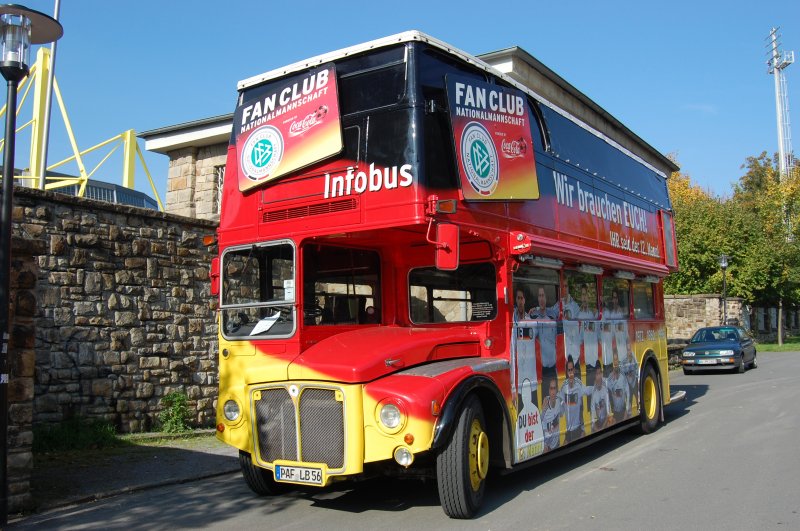 Fan-Bus der Deutschen Nationalelf abgestellt in der Nhe des Signal Iduna Park`s zum Lnderspiel Deutschland - Russland,
Ergebnis 2:1.(11.10.2008)