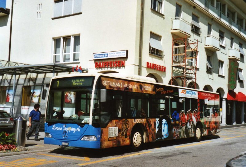 FART Locarno Nr. 25/TI 313'725 Mercedes Citaro am 20. Juli 2009 Ascona, Posta (mit Vollwerbung fr das  Ascona Shoppping )