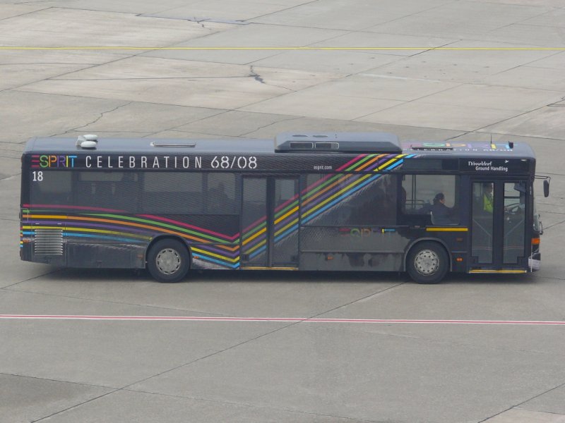 Flughafenbus mit der Nr.18 am Flughafen in Dsseldorf am 7.3.2009